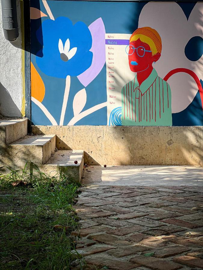 Black Tomato Hostel Kutaisi Bagian luar foto
