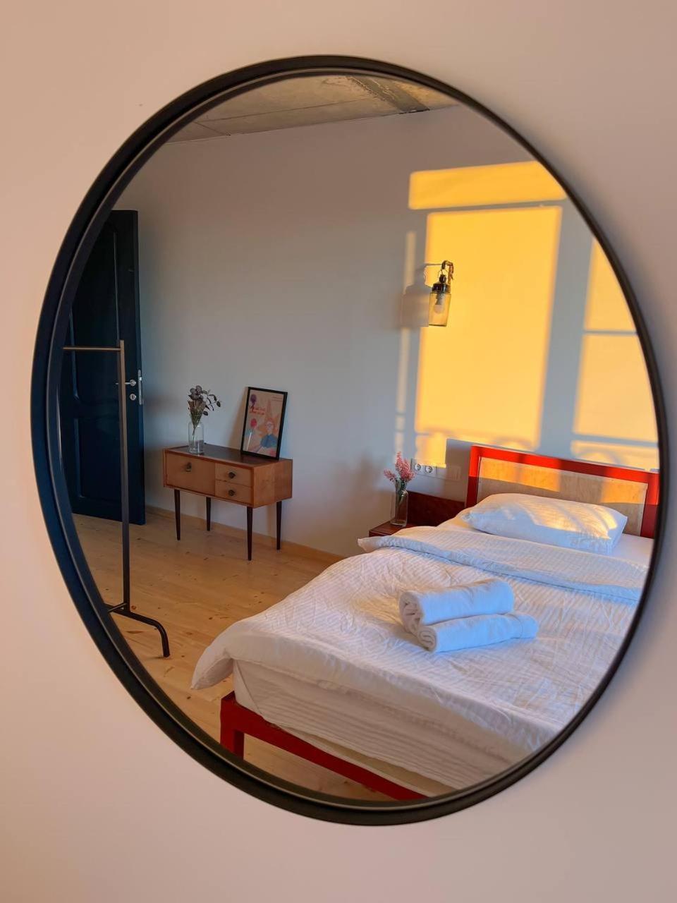 Black Tomato Hostel Kutaisi Bagian luar foto