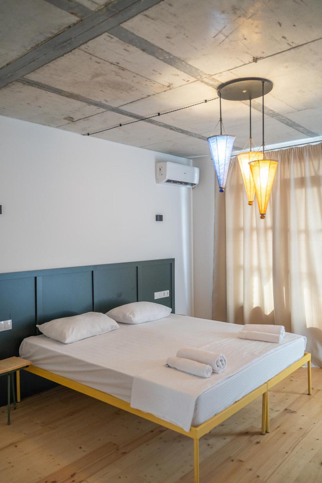 Black Tomato Hostel Kutaisi Bagian luar foto