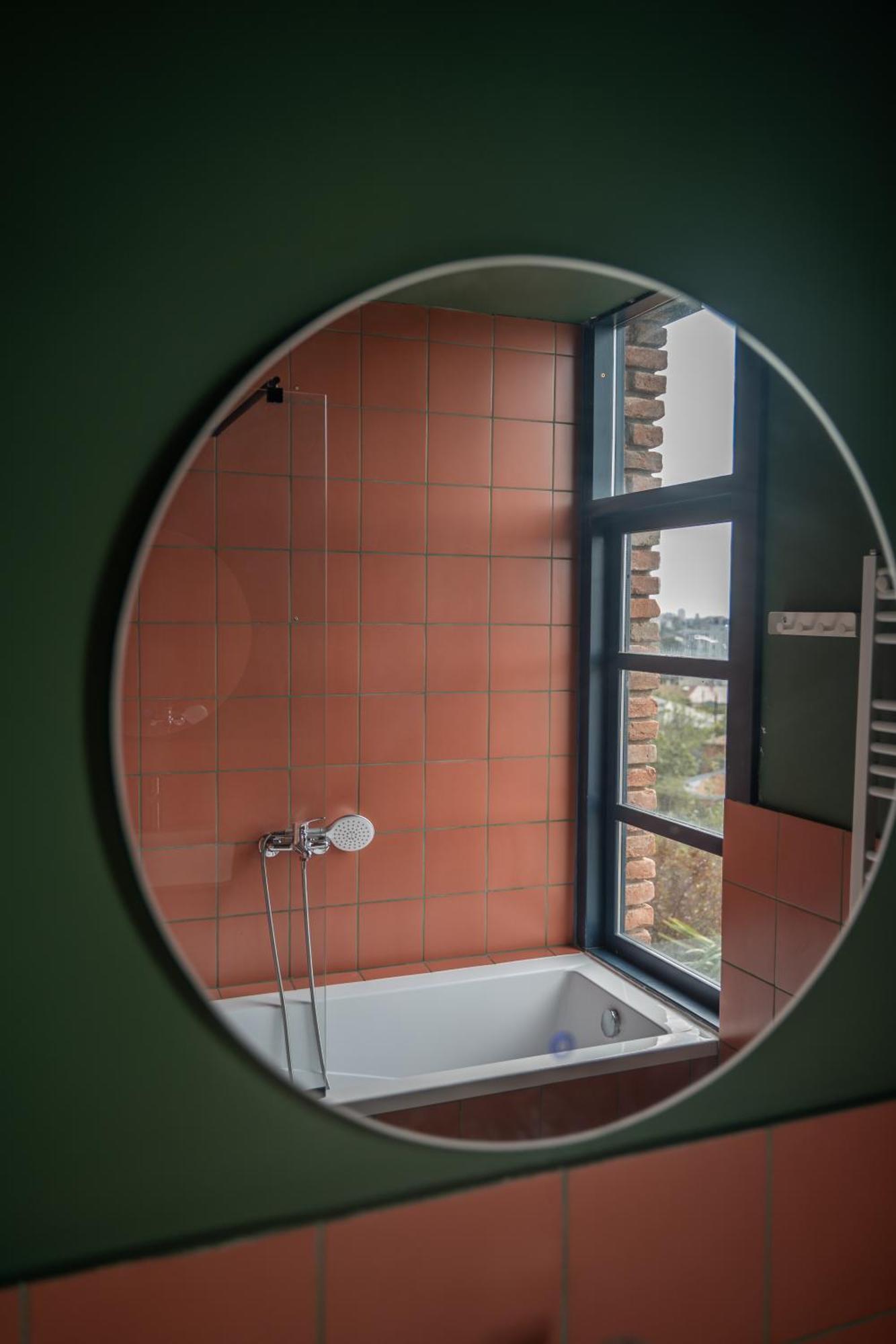 Black Tomato Hostel Kutaisi Bagian luar foto