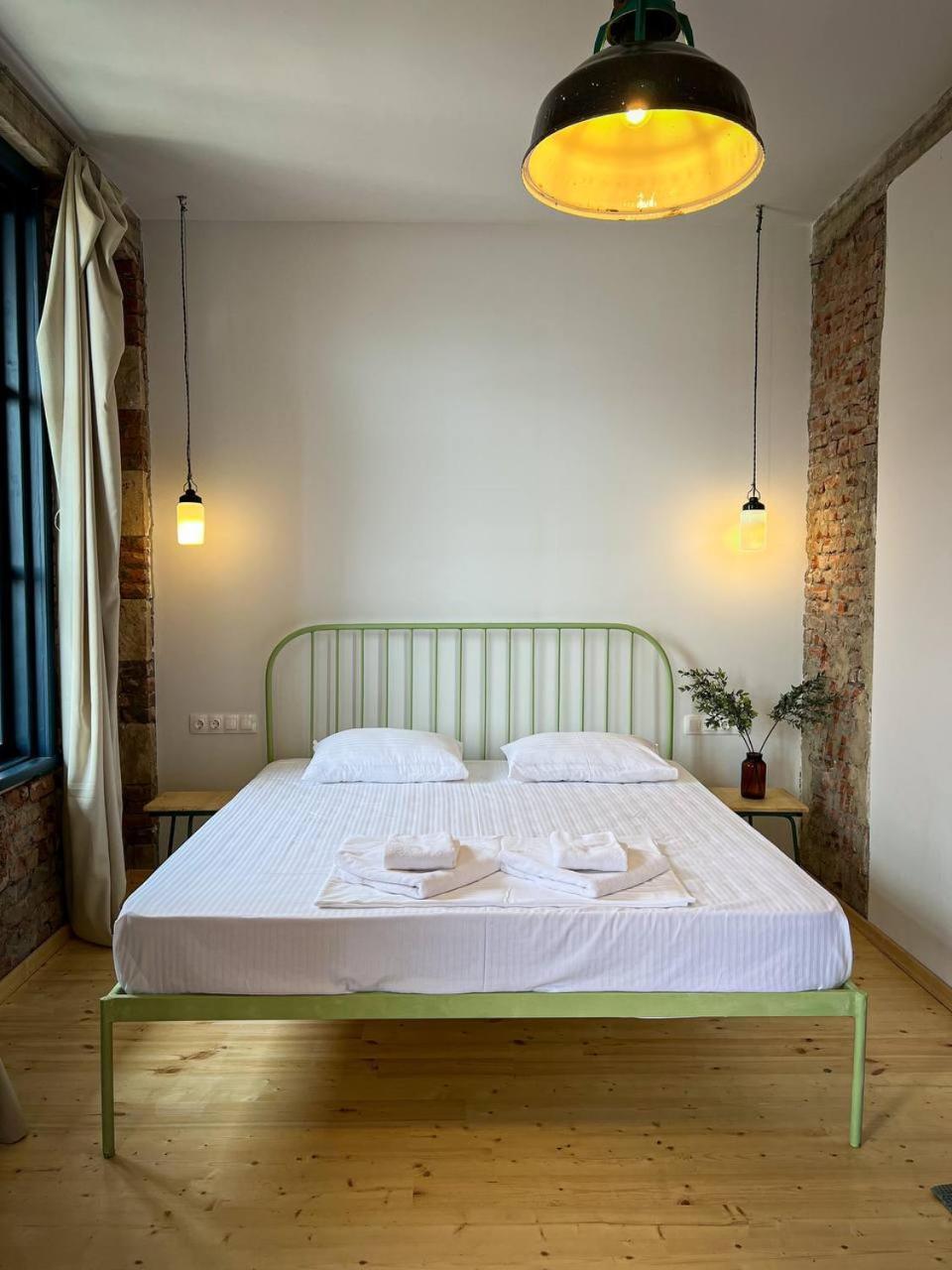 Black Tomato Hostel Kutaisi Bagian luar foto